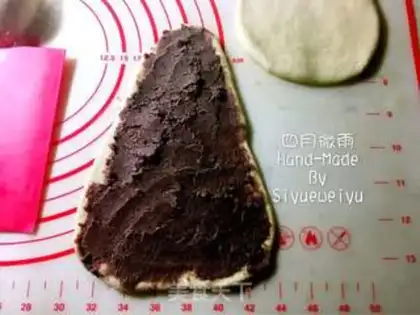 Make Christmas tree bean bread step 8