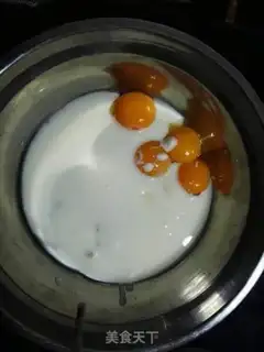Make Strawberry yogurt cake step 2