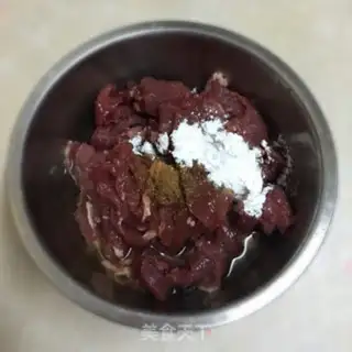 Make Beef on an onion step 0