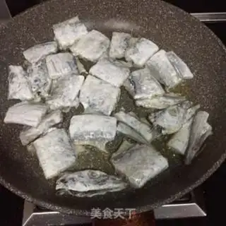 Make Red-fried fish step 1