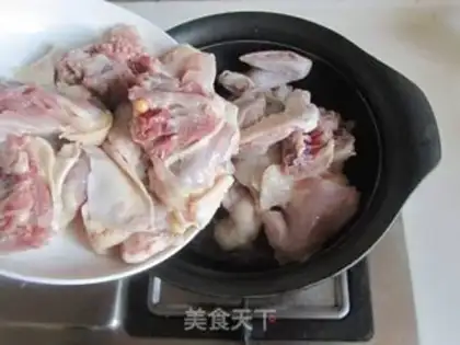 Make Tea mushrooms, quail eggs, chicken soup step 1