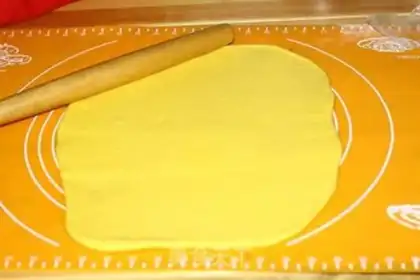 Make Pumpkin pretzels step 2