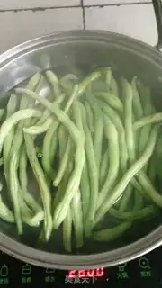 Make Fry four season beans step 1