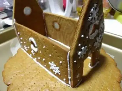 Make The White Dream Ginger House step 22