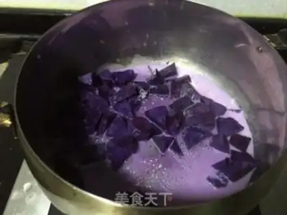 Make caterpillar potato bread step 1