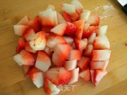 Make Eight inches free of strawberry mousse step 8