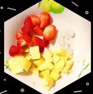 Make Strawberry apple juice step 0