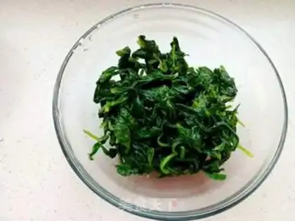 Make Celery leaves with egg skin step 1