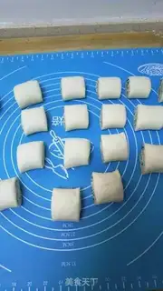 Make Black sesame roll step 7