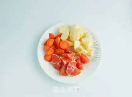 Make Apple orange carrot juice step 1