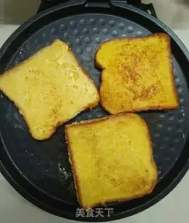 Make Egg milk toast step 4