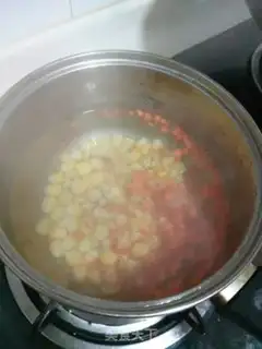 Make The tuna shrimp-coloured rice step 1