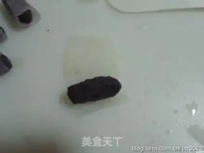 Make Spade rolls step 7