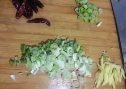 Make Scrambled eggs step 1