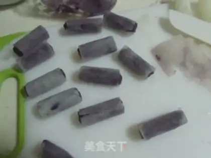 Make Spade rolls step 8