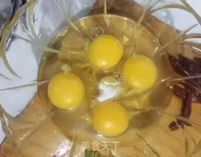 Make Scrambled eggs step 2