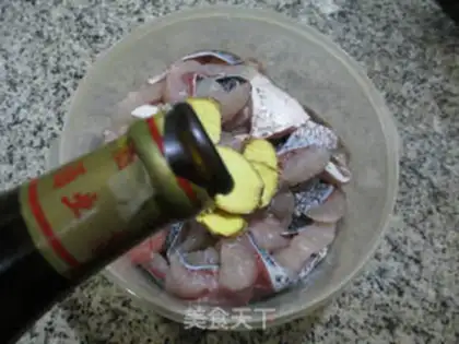 Make Fried fatty. Fish step 2