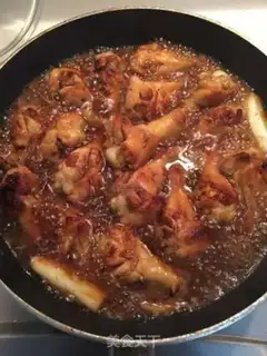 Make Red-burned chicken legs step 6