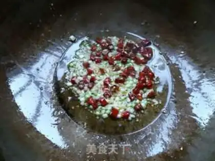 Make The fragrance hand tore the chicken step 5