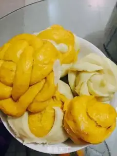 Make Pumpkin double-coloured buns step 1
