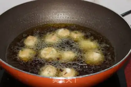 Make Soft Zipball step 4