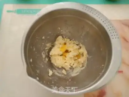 Make Yogurt cheese pie step 3