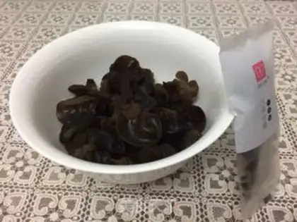 Make Celery peanuts with black wood step 0