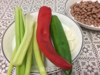 Make Celery peanuts with black wood step 1
