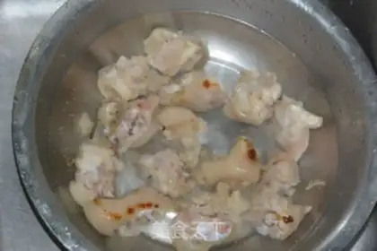 Make Peanut pig hand step 3
