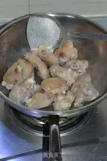 Make Peanut pig hand step 5
