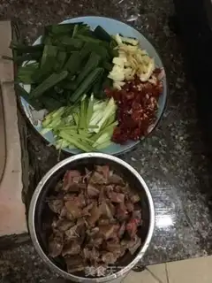 Make Garlic dry duck legs step 1