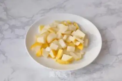 Make Pineapple juice step 1