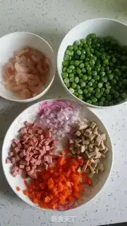Make Pineapple rice step 0