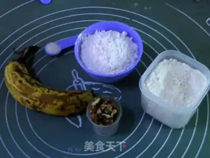 Make walnut bananas and fruit step 0