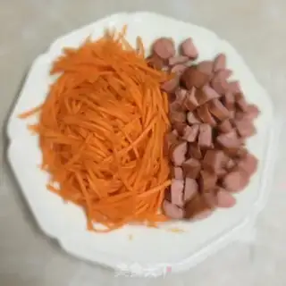 Make Ham carrot, egg and rice step 1