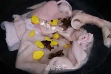Make Spicy pork skin step 1