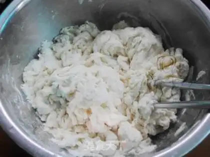Make Corn horse-toe pork dumplings step 2