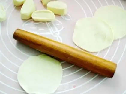 Make Corn horse-toe pork dumplings step 9