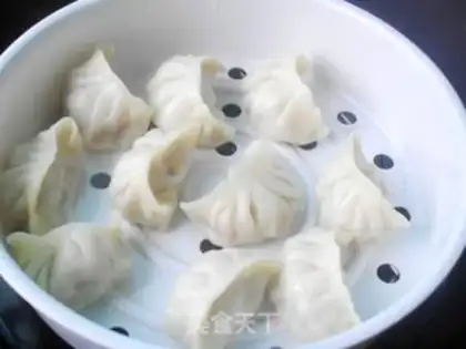 Make Corn horse-toe pork dumplings step 12