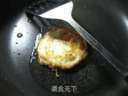 Make Boiled eggs of golden mushrooms step 1
