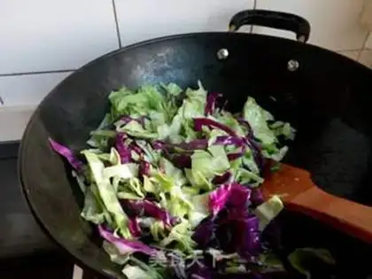 Make Double-coloured radish step 1