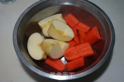 Make Carrot apple juice step 1