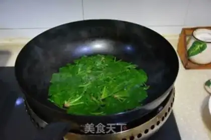 Make Pearl spinach soup step 1