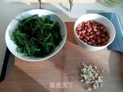 Make Spinach with peanut rice step 1