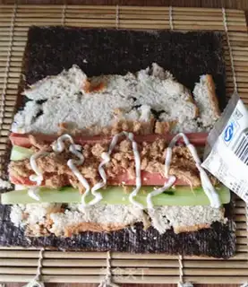 Make Bread ham sushi step 4