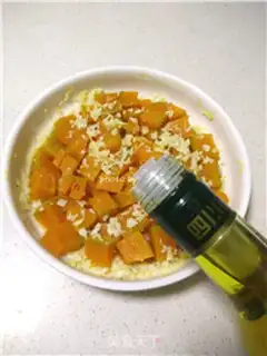 Make Microwave garlic pumpkin step 6