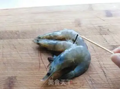 Make Salt eagles and shrimps step 1