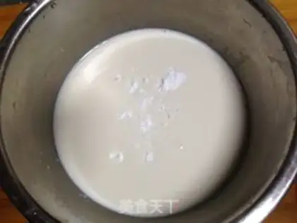 Make Cracker leather and fresh milk step 1