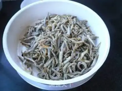 Make Garlic dried fish step 2