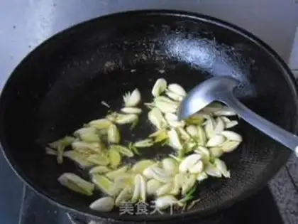 Make Garlic dried fish step 6